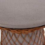 ΒΟΗΘΗΤΙΚΟ ΤΡΑΠΕΖΙ ΣΤΡΟΓΓΥΛΟ DELIA HM18167.03 FIBER CEMENT ΓΚΡΙ & RATTAN Φ40x45Υεκ - Image 8